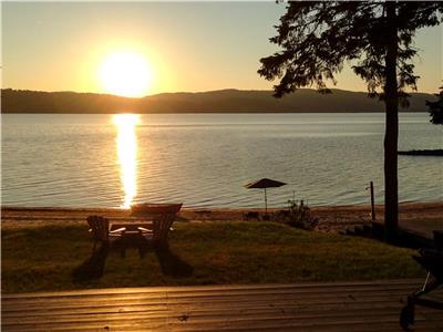 Beach House Cottage - Lakefront / Sandy Beach / Amazing Sunsets