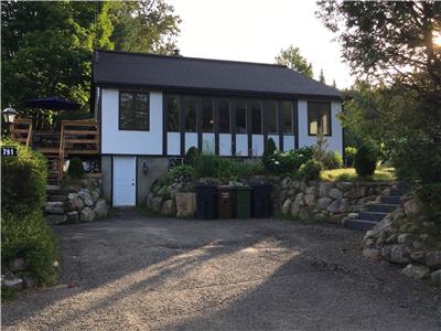 Large 4 bedroom cottage in Sainte-Agathe-des-Monts (Laurentians)