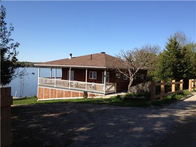 Chalet sur lac tranquille! Paysage A+  !! Directement sur le lac Desormeaux! Tout inclus !