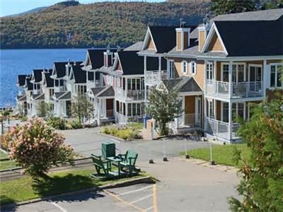 **Magnifiques Condos au Bord du Lac Archambault, St-Donat