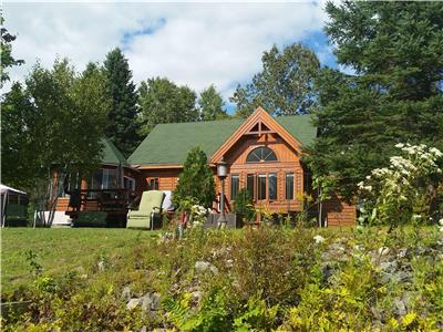 Beautiful cottage on the St-Maurice River