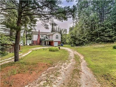RENOVATIONS LARGE WATERFRONT COTTAGE FOR SWIMMING - WIFI - AVAILABLE FOR FAMILY GET-TOGETHER!