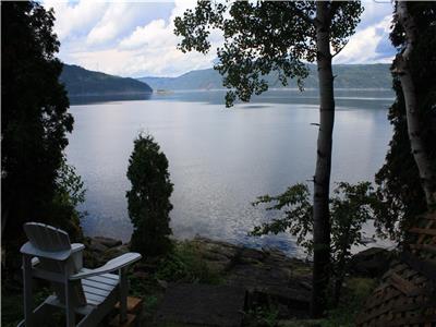 Unique Chalet sur le bord de l'eau. La petite Caille