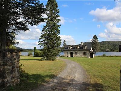 Lac L'Orignal, Spacieux Chalet Enorme Proprit