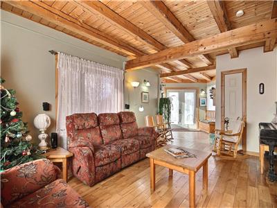 Baie St-Paul (les sabots du nord) Chalet avec quipement complet tlvision,BBQ etc ..