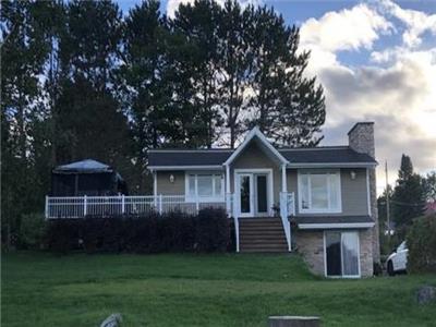 Chalet au bord de l'eau St-Donat