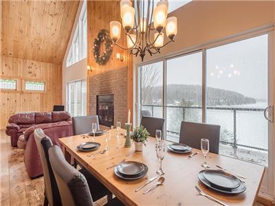 Rustic Waterfront Chalet Panoramic View and Spa
