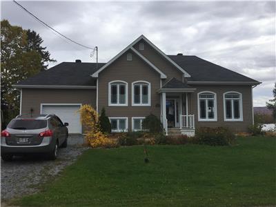 The LoAn, cottage on Lake Louise in the Eastern Townships