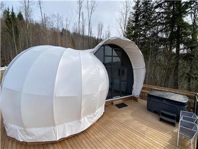 Snail Dôme à Bel Air Tremblant avec Jacuzzi & sauna, restaurant sur place et spa esthétique