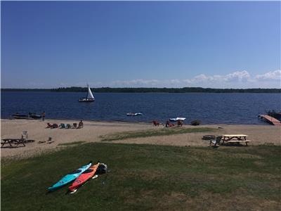 CHALET AVEC PLAGE PRIVE SUR LE LAC ST-JEAN