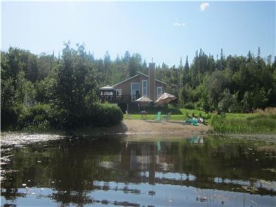 Chalet au bord de l'eau idal pour famille avec enfants