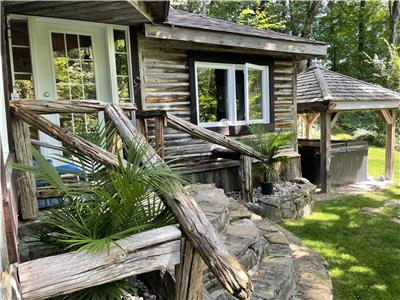 CHALET DU MOULIN, SPA, FOYER, ROMANTIQUE, EN BOIS ROND ORIGINAL, RIVIERE EN CASCADES, VUE SUBLIME