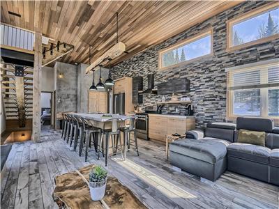 Loft 501, chalet avec spa ,entirement quip,8 pers.,4 chambres,4 salles de bains rgion Tremblant