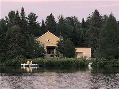 ChaletsetSpa,ca/ Waterfronts for rent Eastern Township with private spa