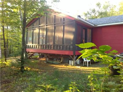 Nice big large waterfront cottage , 4 bedrooms, So peaceful