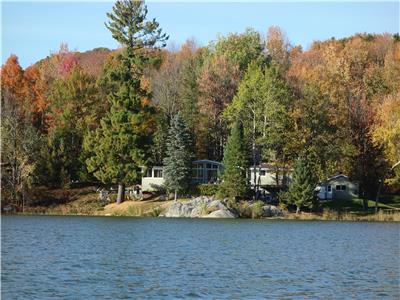 Proprit au bord du lac prs de la station de ski Bromont / toboggans aquatiques