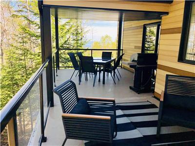 Mtis-Chalet moderne et ensoleille, spa & vue sur le fleuve - quipe de gestion et d'entretien