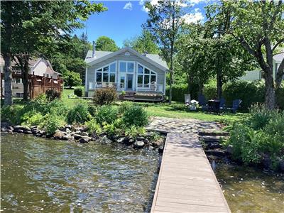 Au reflet du lac. 4 season chalet, on Lake Selby, Dunham, Qc.