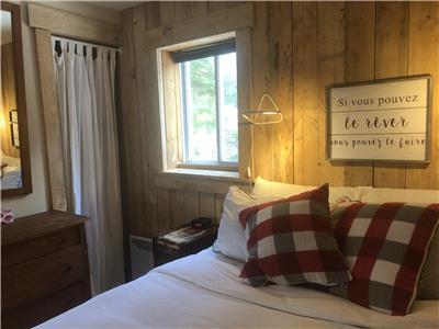 Cosy, 6 min ti ski at tremblant Minimum one month Rental.
