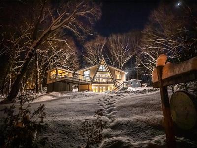 Chalet avec terrasse, grand terrain, accs  une plage prive du lac Maskinong - Minimum 2 semaines