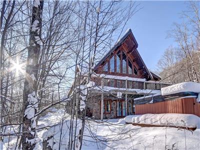 CHALET43 - LOG COTTAGE WITH 4 BEDROOMS AND PRIVATE SPA - 25 MINUTES FROM TREMBLANT