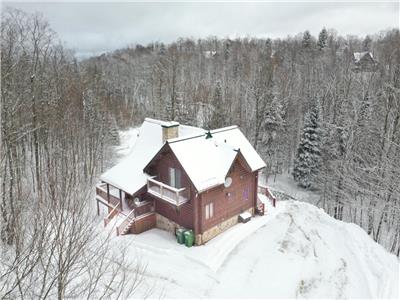 CHALET43 - LOG COTTAGE WITH 4 BEDROOMS AND PRIVATE SPA - 25 MINUTES FROM TREMBLANT