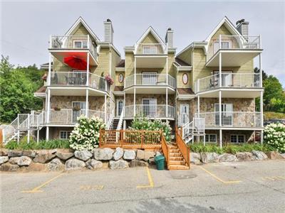 Oasis de Paix !  Magnifique Condo sur 2 étages  Ski In -Ski Out au Mont Habitant