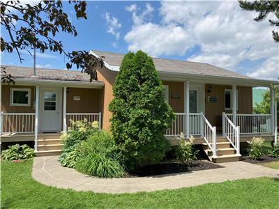 Aquilon : Rental in the heart of L'Isle-aux-Grues with outdoor lounge