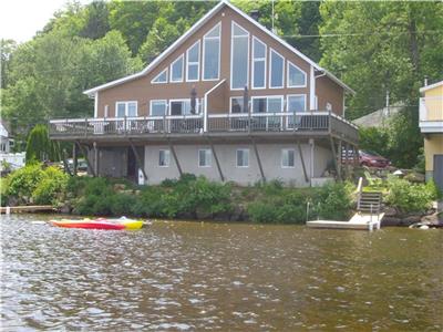 CONDO DU LAC NOIR, DIRECTEMENT AU BORD DU LAC