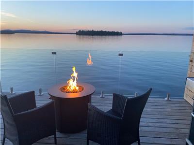 Bord du lac -LA CAPITAINE- Stationnement de bateaux possible en 2025