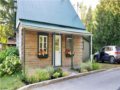 Cottage in front of The Red river (Close to Mont-Tremblant)