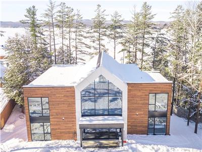 Imposant bord de l'eau