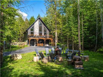 Chalet nature prs de owl's head avec spa et foyer