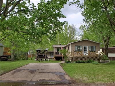 The intimist: Chalet for rent with lake access with spa
