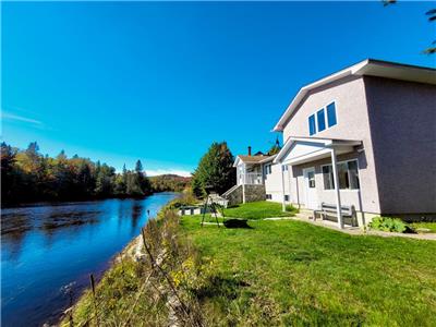 Htel  la maison - Un coin tranquille au bord de la rivire Ouareau