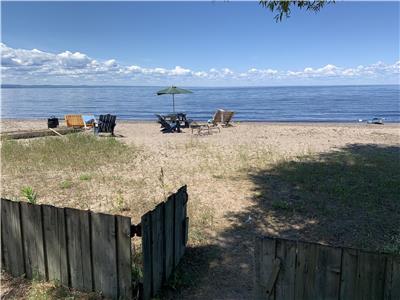 ROULOTTE 40 PIEDS ***Plage prive directement sur le bord du Lac St-jean