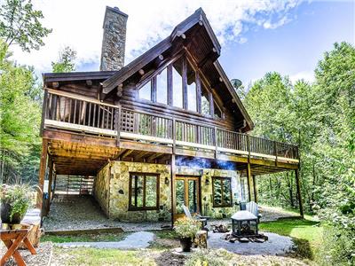 Chalet 5 Chambres Tout quip de Luxe sur le Lac Blueberry | Accs Lac / Spa / Foyer / Billard