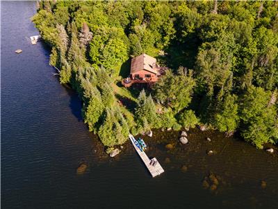 Superbe chalet directement sur le Lac Quenouille