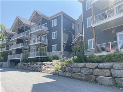 Condo  Cercle des Cantons ski in/out  ( location minimum 32 jours)
