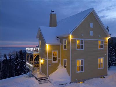 L'toile de Charlevoix bas - river and mountain view with spa