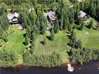 L'Agrable, Waterfront, Spa, BBQ, Golf & Ski.