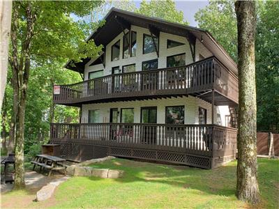Chalet Suisse sur Mont Sutton ayant 3 units condos de 2, 3 et 4 chambres  louer