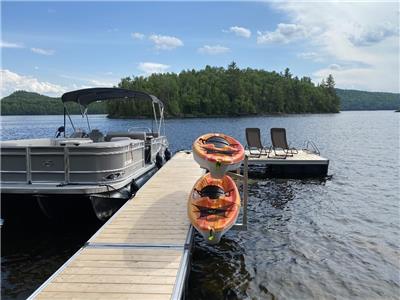 Le chalet des Hrons. Situ directement au bord du Petit Lac Nominingue avec quai et vue magnifique