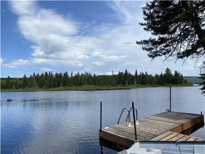 Bord de l'eau. Lac Archambault. Location mensuelle.