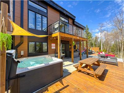 La Chic Cabane /WATERFRONT/SPA/FIREPLACE/GAZEBO/INTERNET/KAYAKS/PADDLE BOARD/PEDALO*CITQ_304511