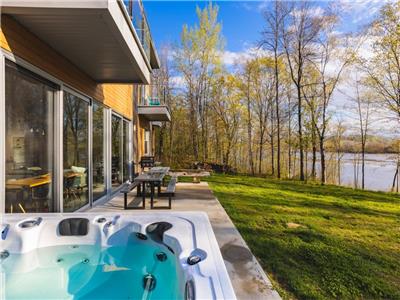 The Urban Shack, Hot Tub, Water Front