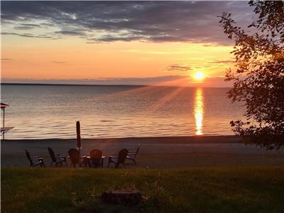 Htel  la maison - Chalet le Jeannot, plage et Lac St-Jean