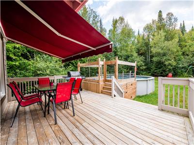 CHALET EXCLUSIF - VUE SUR LES MONTAGNES - PISCINE CHAUFFE - Longs sjours uniquement