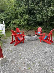 Chalet de 2 chambres pour 4 Invits avec vue sur le fleuve disponible pour le temps des ftes!