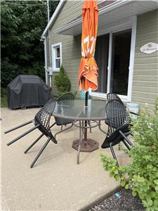Chalet de 2 chambres pour 4 Invités avec vue sur le fleuve disponible pour le temps des fêtes!